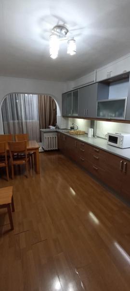 Бишкек, 3-х комнатная Квартира, в центре, Моссовет